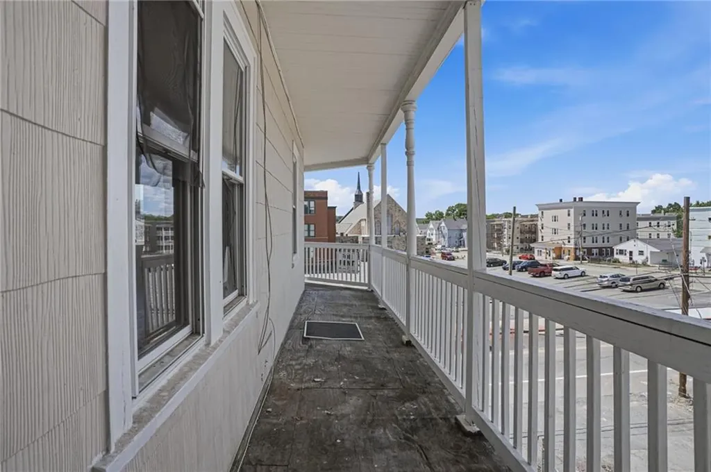 913 Social Street Woonsocket RI 02895