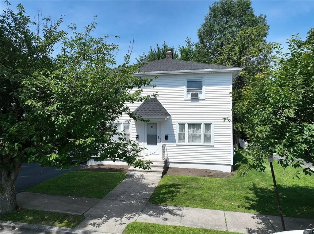 23 Iona Street Providence RI 02908
