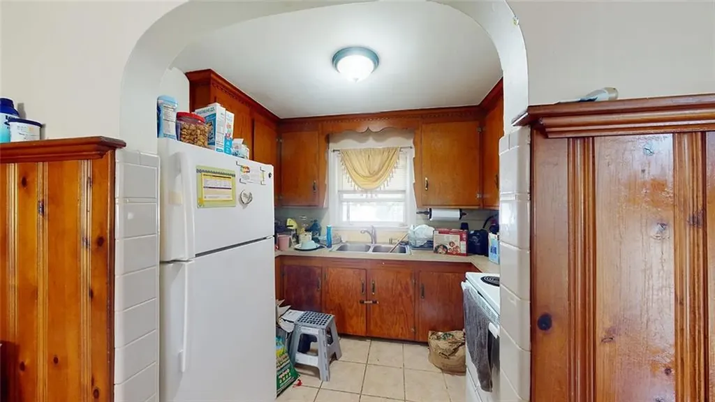 23 Iona Street Providence RI 02908