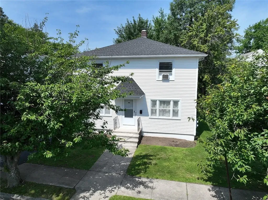 23 Iona Street Providence RI 02908