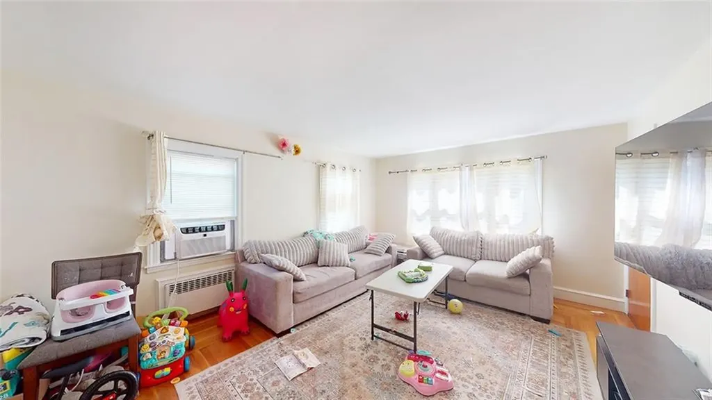 23 Iona Street Providence RI 02908