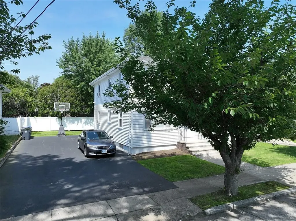 23 Iona Street Providence RI 02908