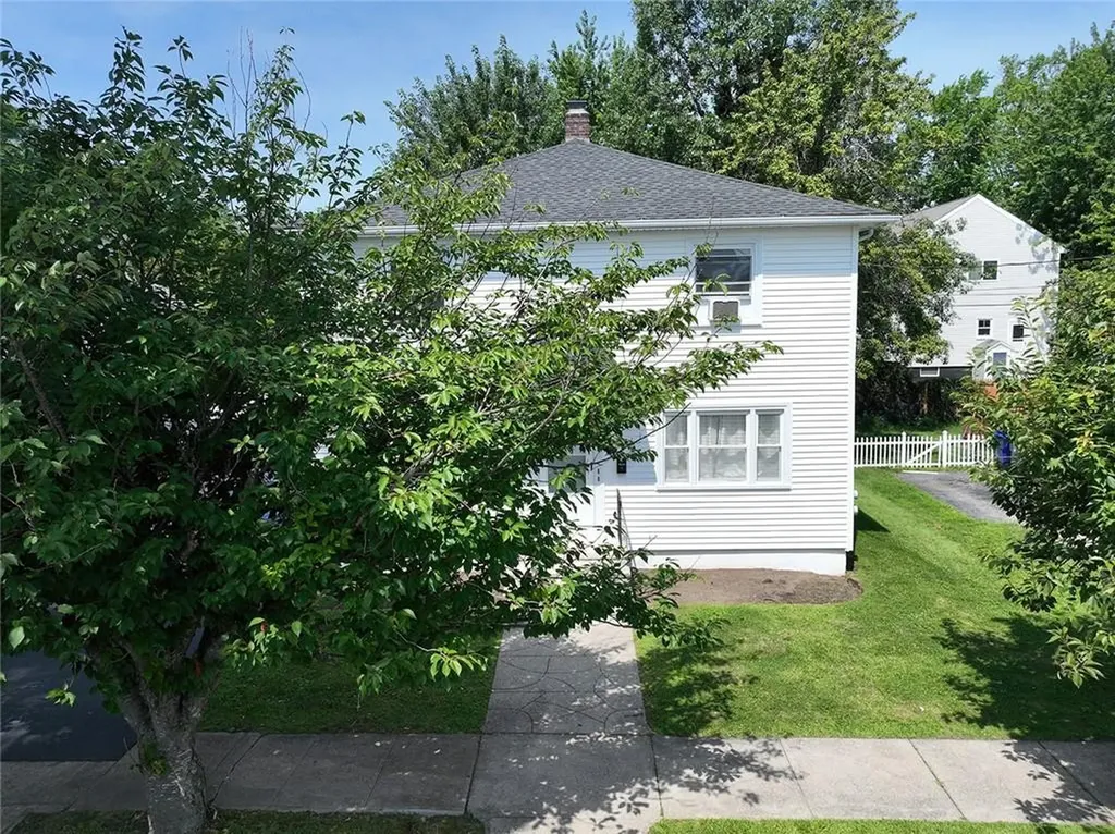 23 Iona Street Providence RI 02908