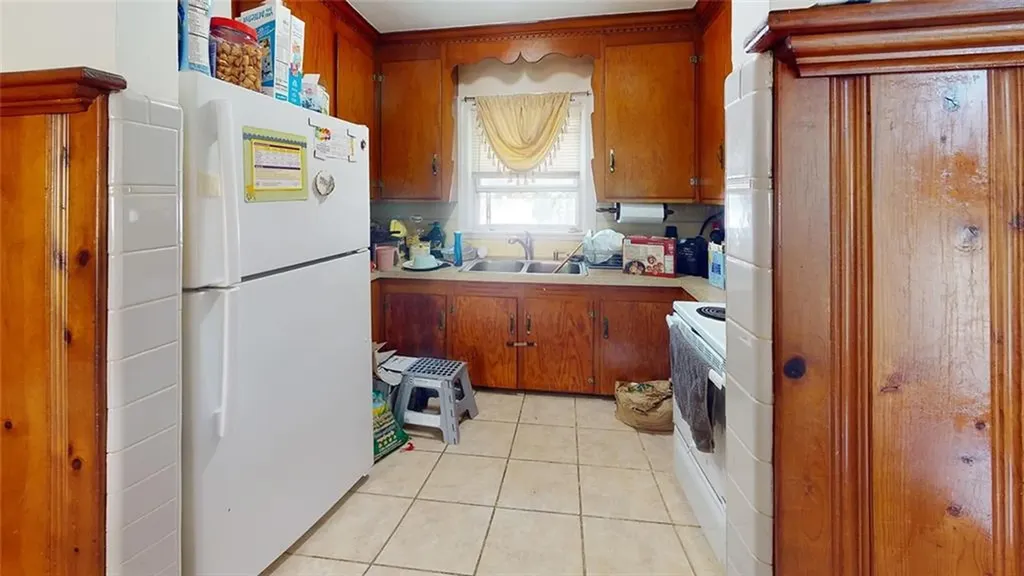 23 Iona Street Providence RI 02908