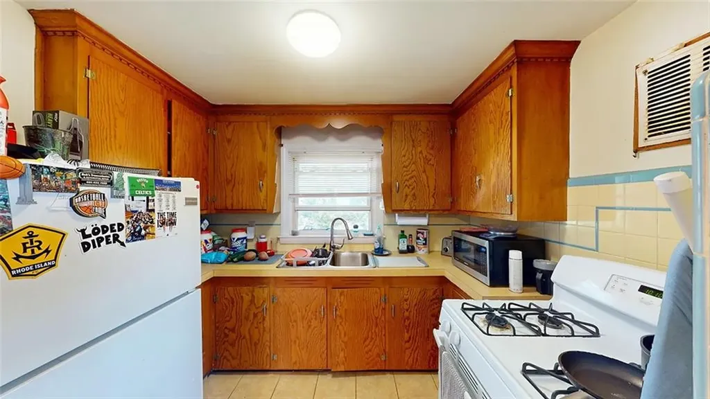 23 Iona Street Providence RI 02908