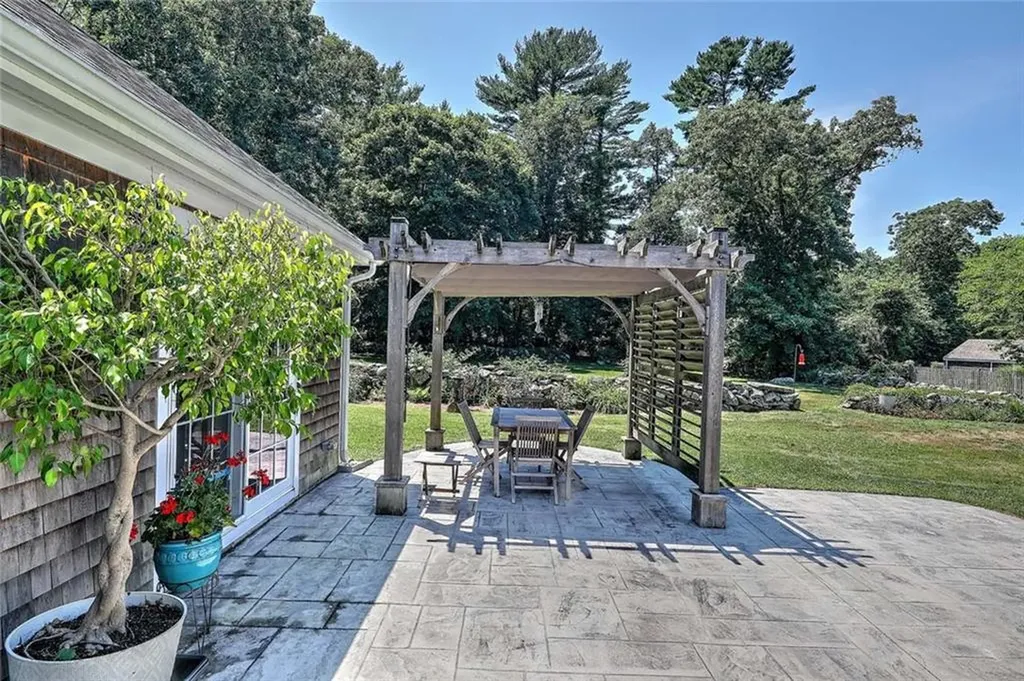 1263 Drift Road Westport MA 02790