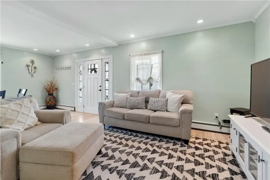 86 Mowry Avenue East Providence RI 02914