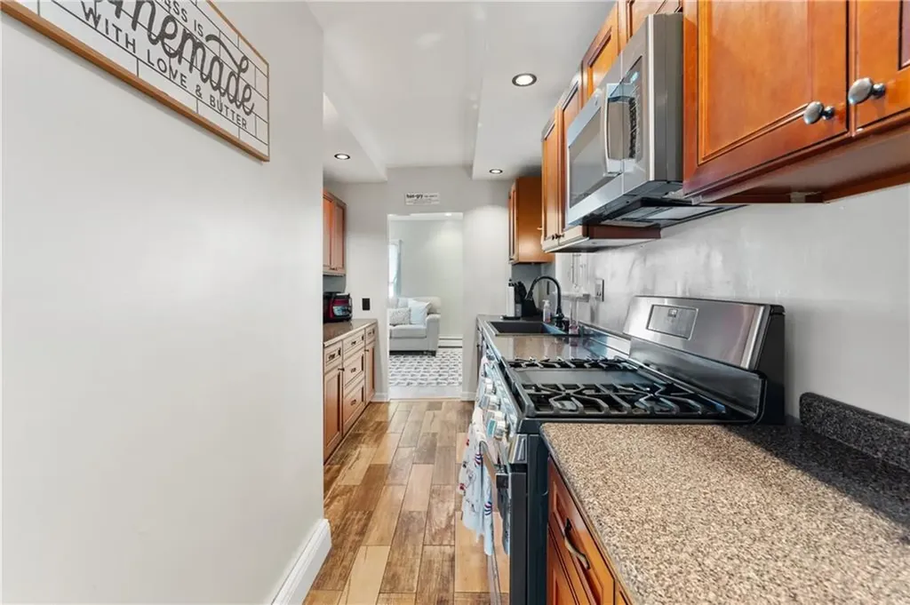 86 Mowry Avenue East Providence RI 02914