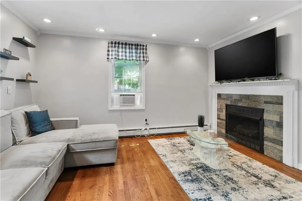 86 Mowry Avenue East Providence RI 02914