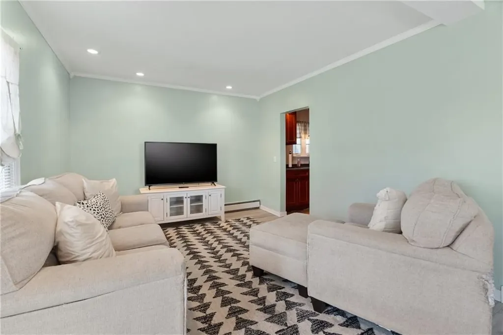86 Mowry Avenue East Providence RI 02914