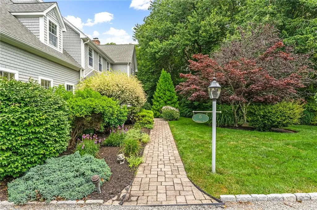 15 Kendall Court Narragansett RI 02882