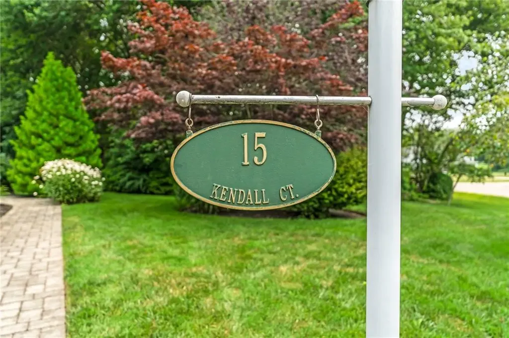 15 Kendall Court Narragansett RI 02882