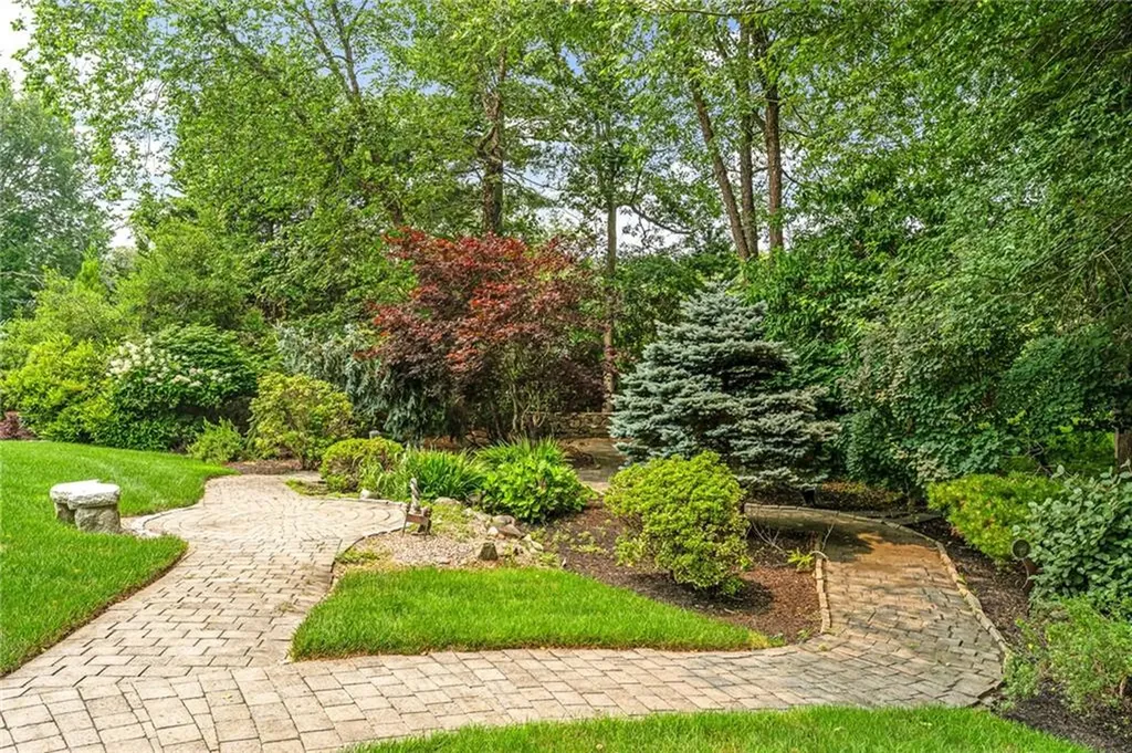 15 Kendall Court Narragansett RI 02882