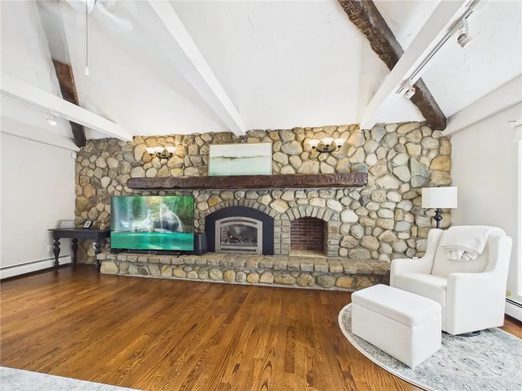 122 Spring Grove Avenue Warwick RI 02889
