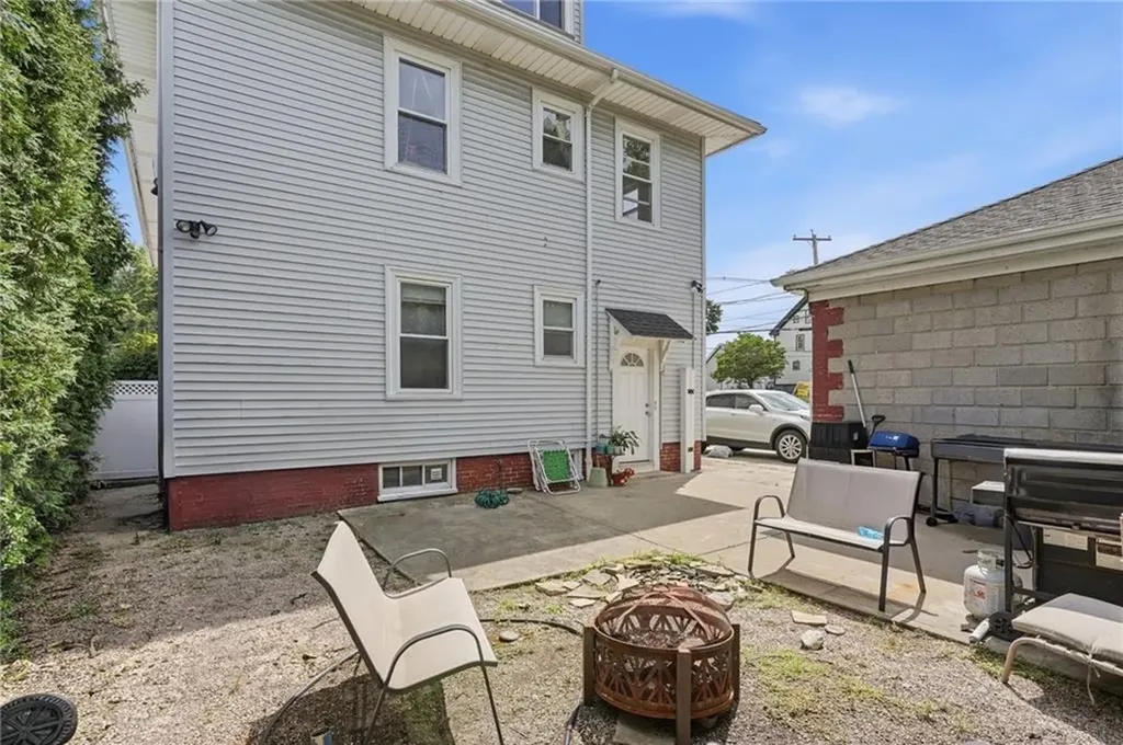 981 Smith Street Providence RI 02908