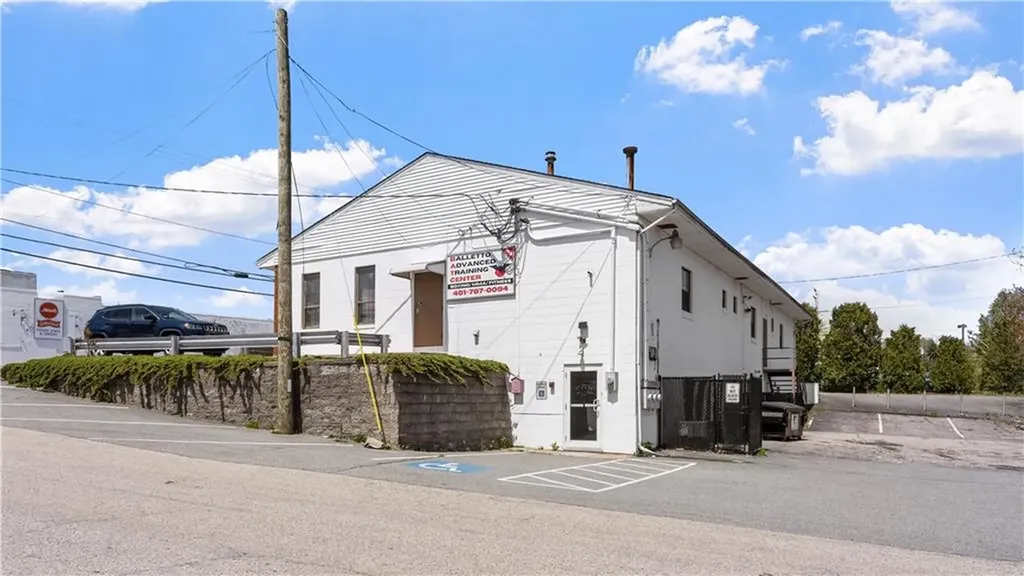 10 Budlong Road Cranston RI 02920