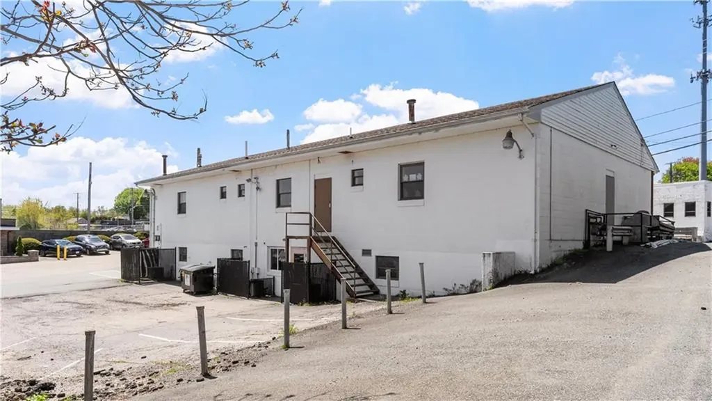 10 Budlong Road Cranston RI 02920