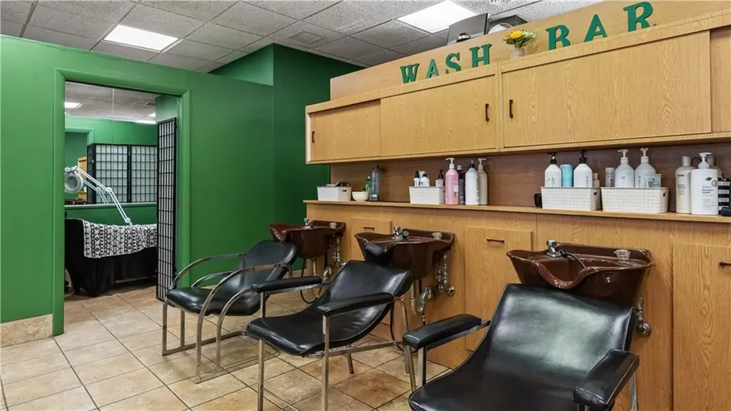 10 Budlong Road Cranston RI 02920