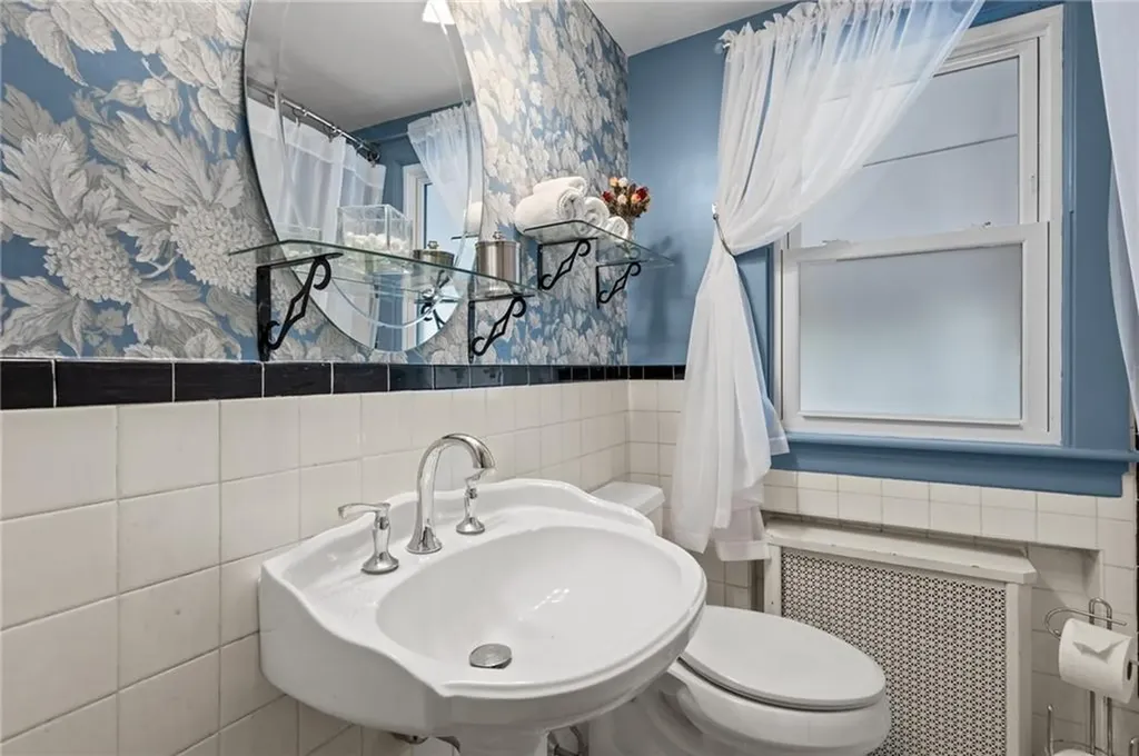 50 Brewster Drive Warwick RI 02889