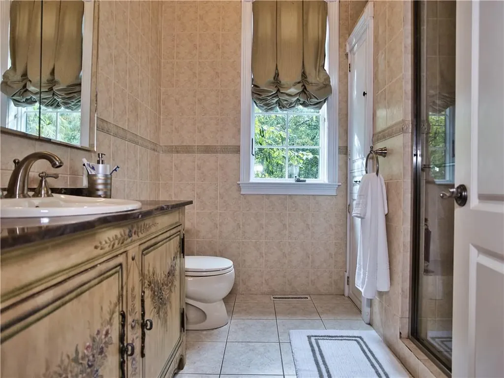 51 W Ridge Drive Tiverton RI 02878