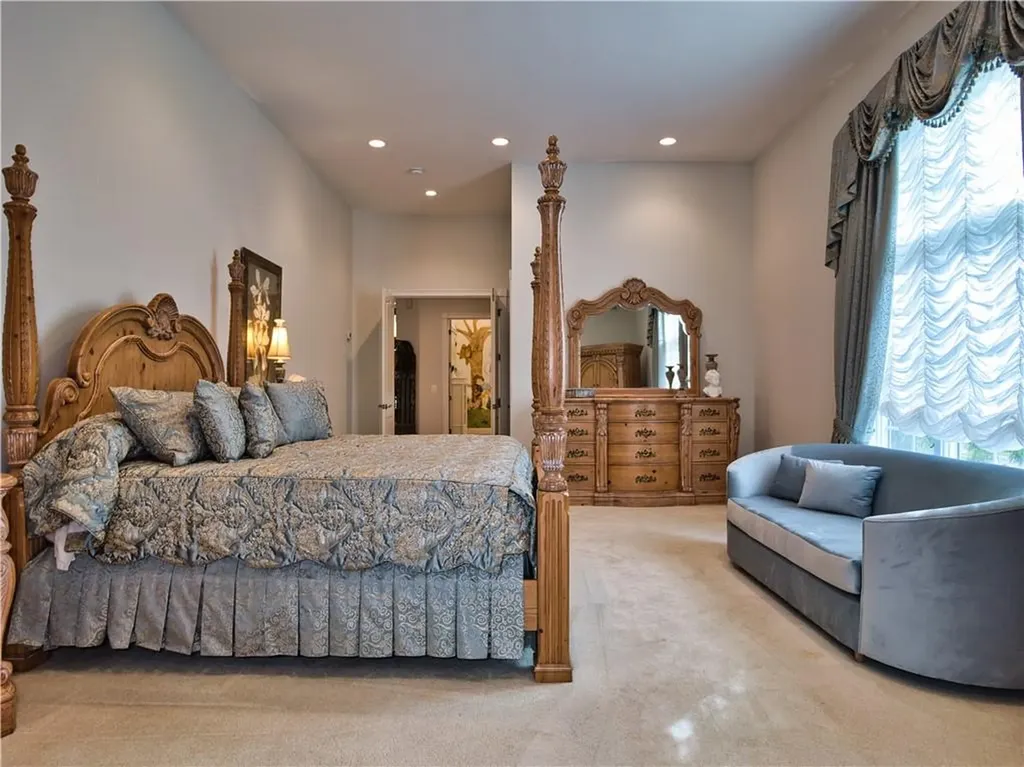 51 W Ridge Drive Tiverton RI 02878