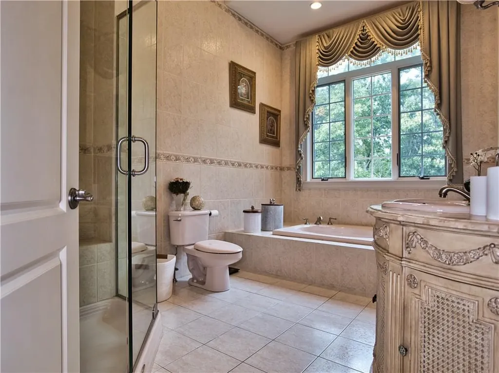 51 W Ridge Drive Tiverton RI 02878