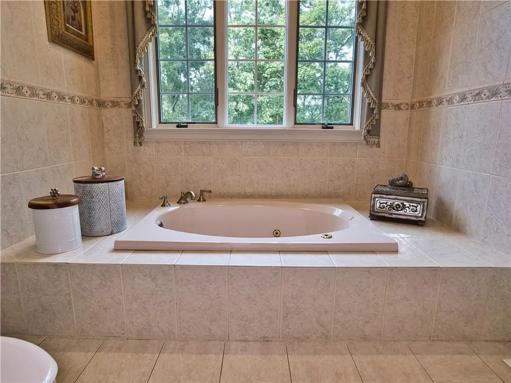 51 W Ridge Drive Tiverton RI 02878