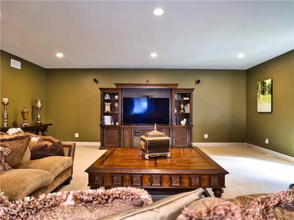 51 W Ridge Drive Tiverton RI 02878
