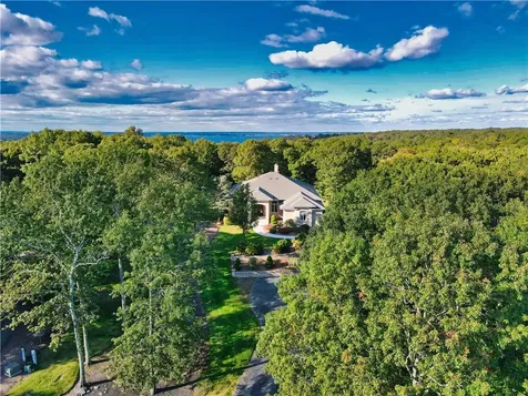 51 W Ridge Drive Tiverton RI 02878