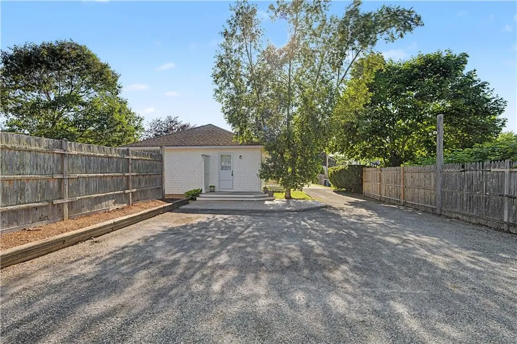 137 A Kingstown Road Narragansett RI 02882