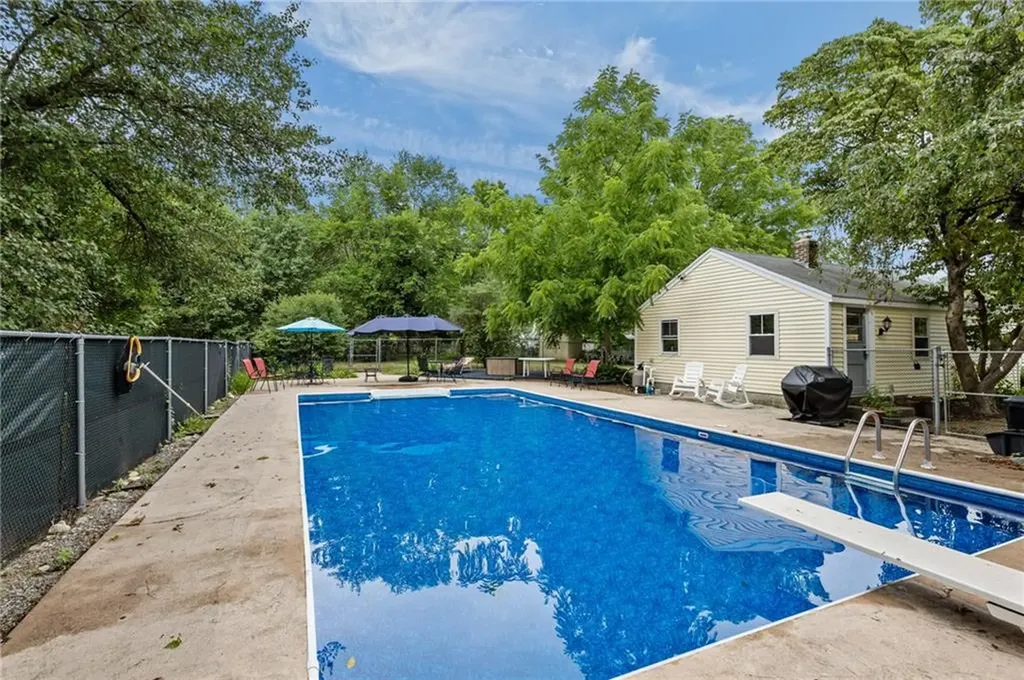 189 Danielson Pike Scituate RI 02857