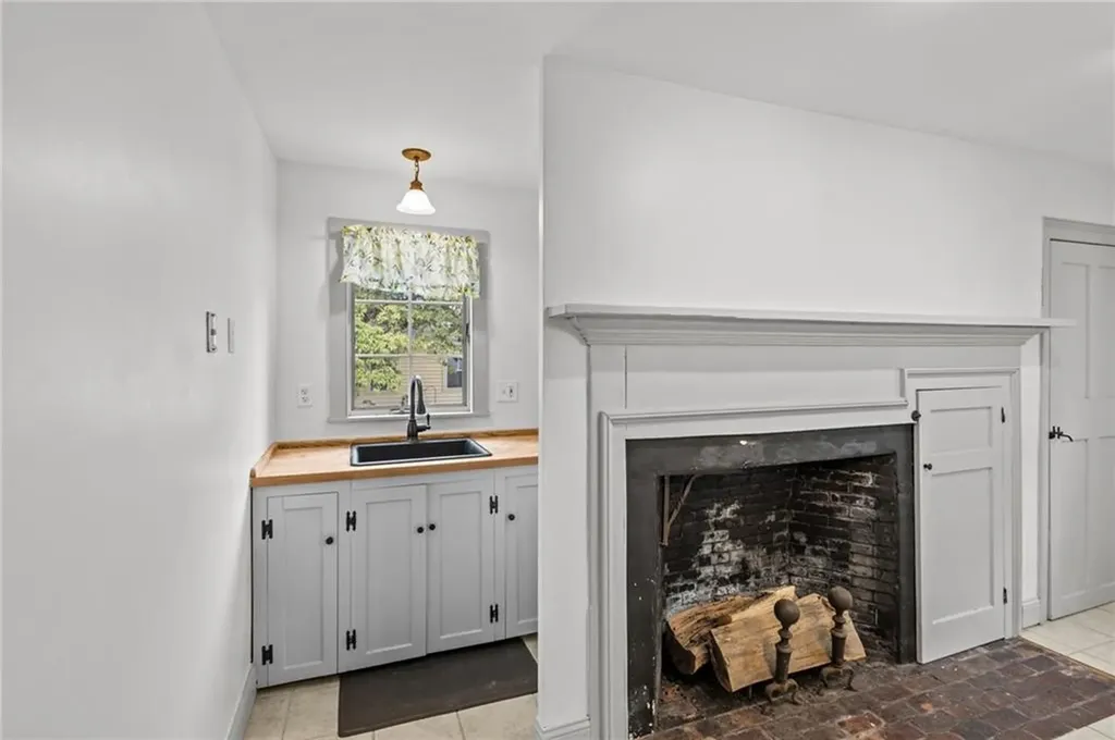 189 Danielson Pike Scituate RI 02857