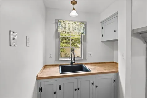 189 Danielson Pike Scituate RI 02857