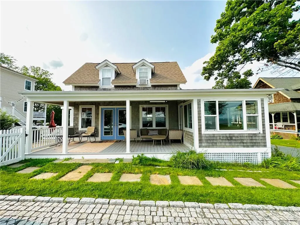 7 15th Avenue Warwick RI 02886