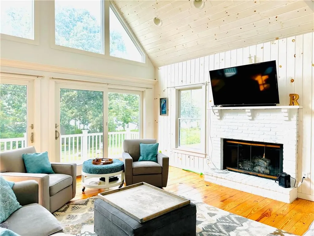 7 15th Avenue Warwick RI 02886