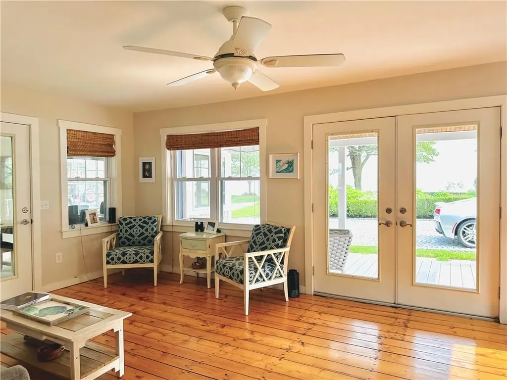 7 15th Avenue Warwick RI 02886