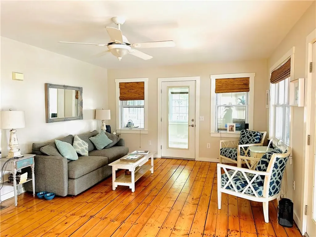 7 15th Avenue Warwick RI 02886