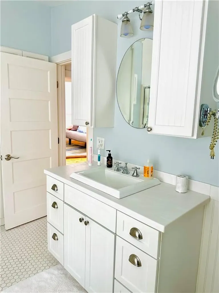 7 15th Avenue Warwick RI 02886
