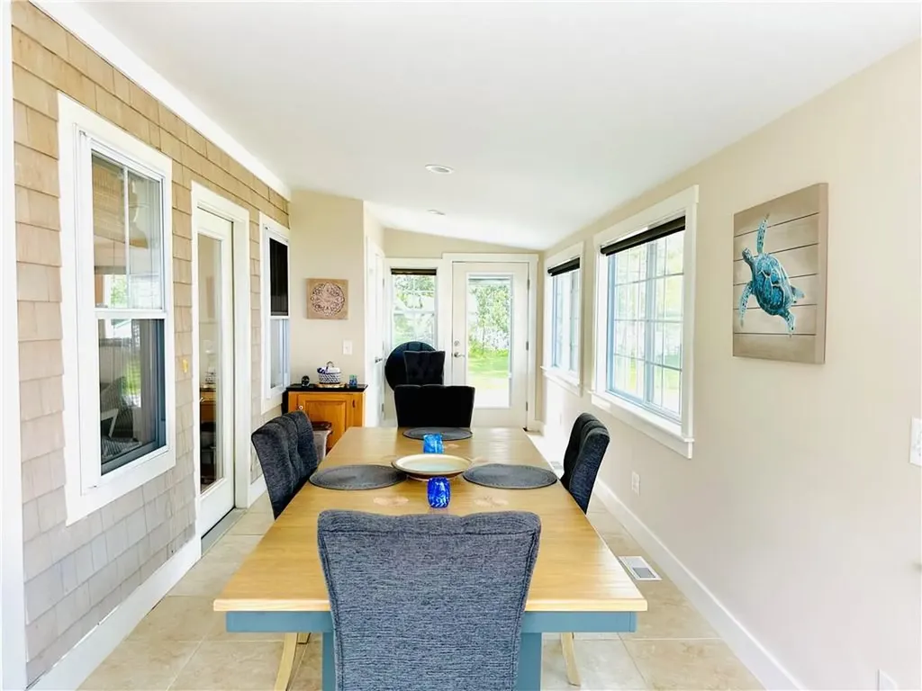 7 15th Avenue Warwick RI 02886