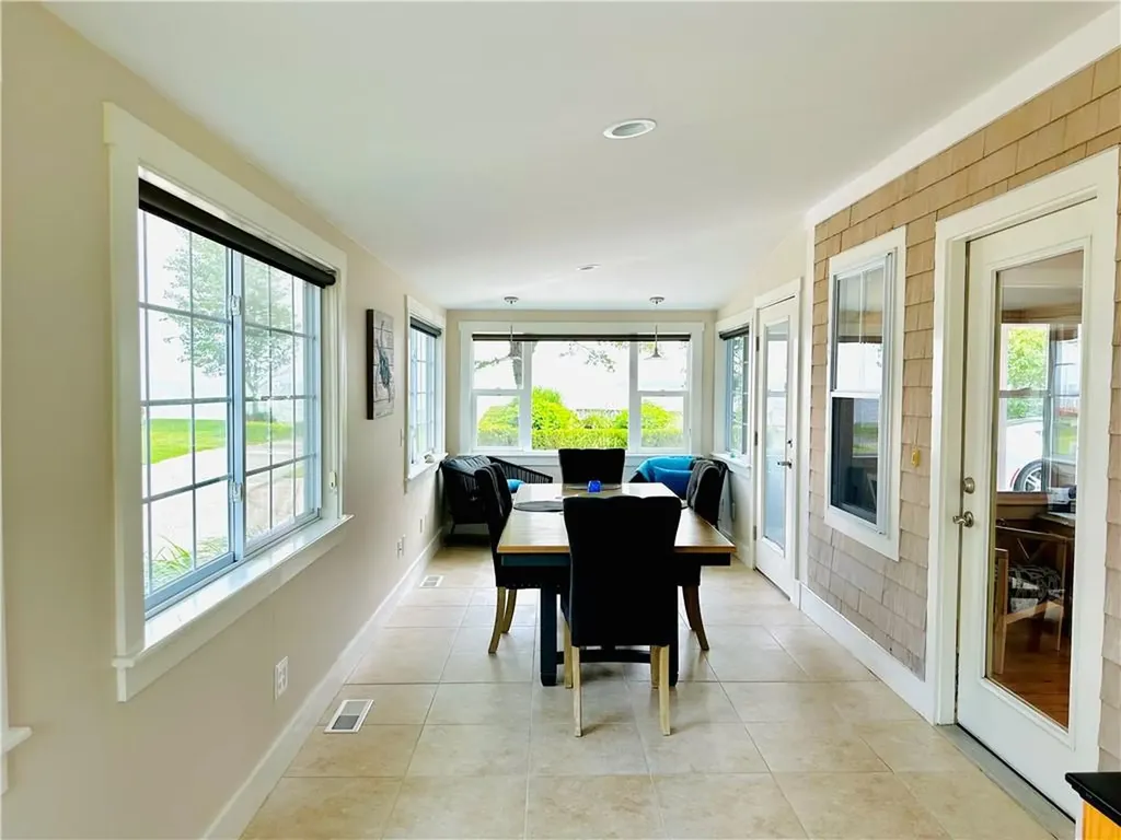 7 15th Avenue Warwick RI 02886