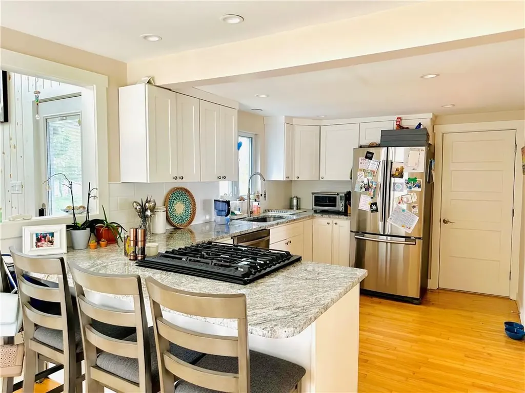 7 15th Avenue Warwick RI 02886