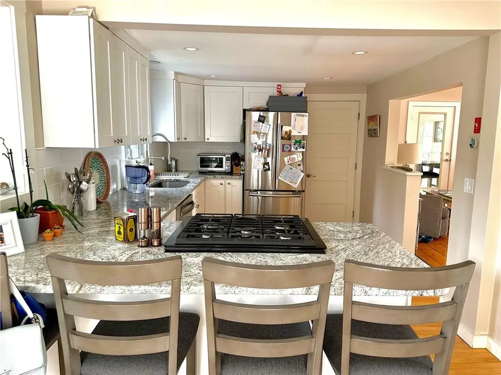 7 15th Avenue Warwick RI 02886