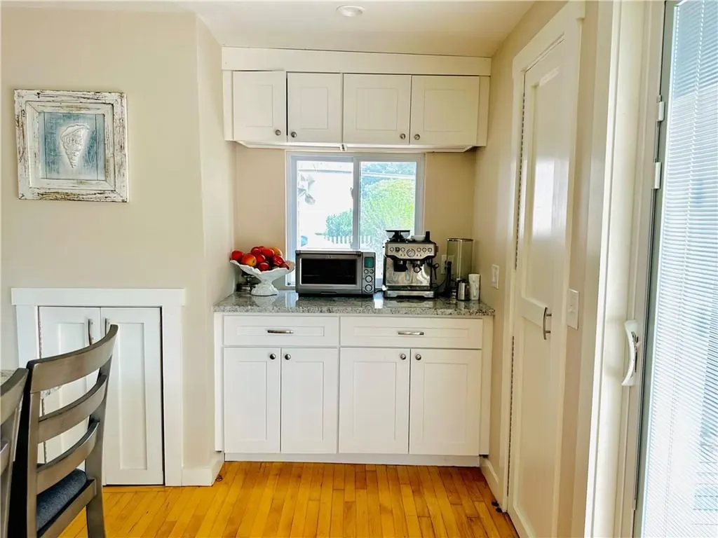 7 15th Avenue Warwick RI 02886