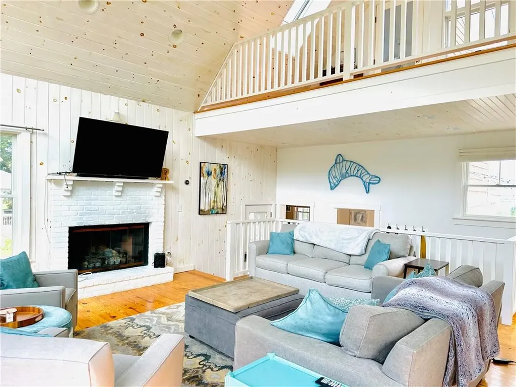7 15th Avenue Warwick RI 02886