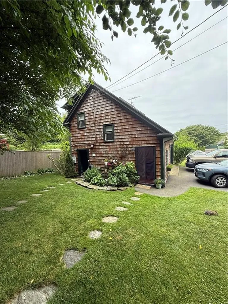 141 Coggeshall Avenue Newport RI 02840
