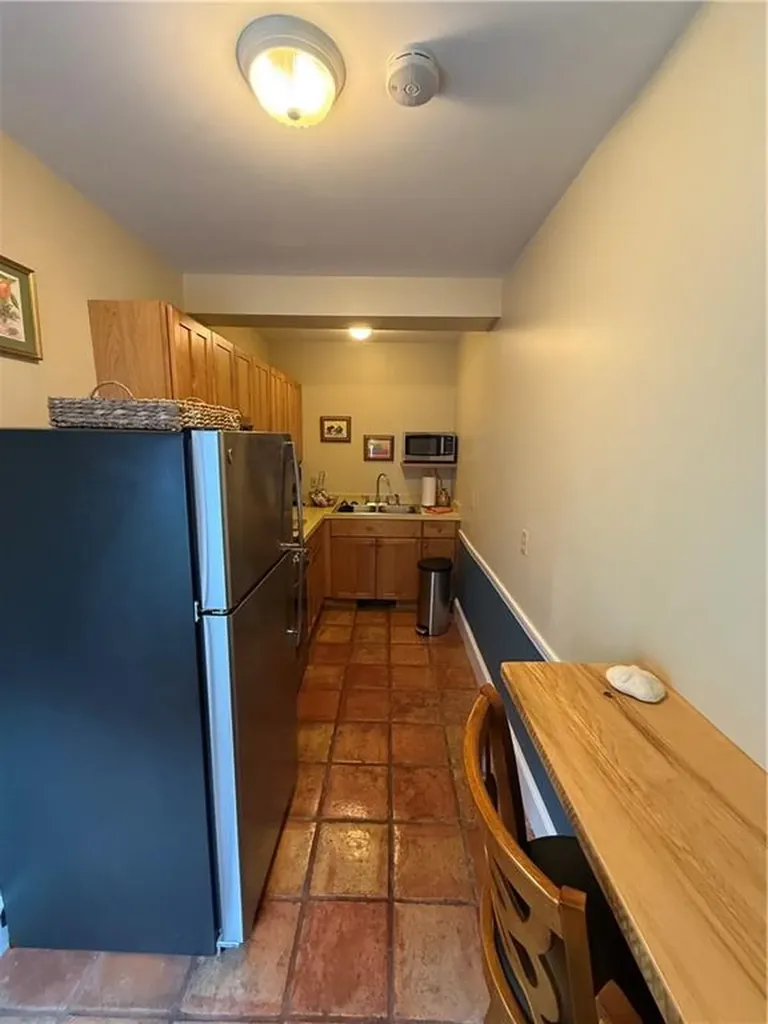 141 Coggeshall Avenue Newport RI 02840