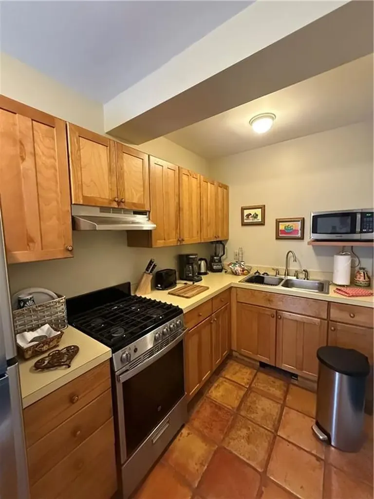 141 Coggeshall Avenue Newport RI 02840