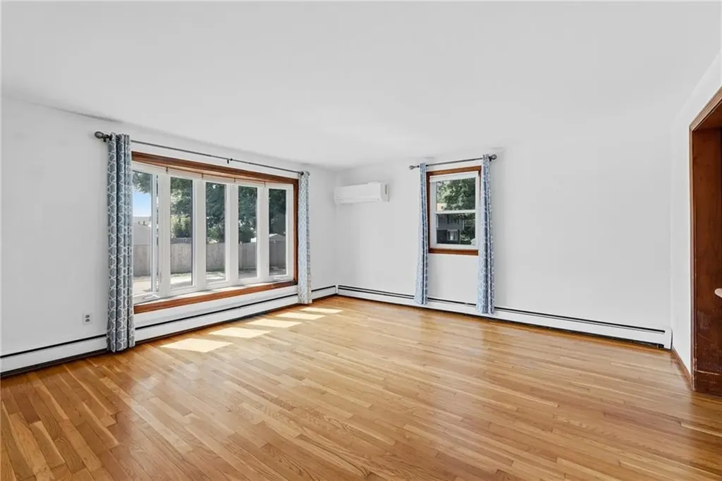 36 Holly Lane Tiverton RI 02878