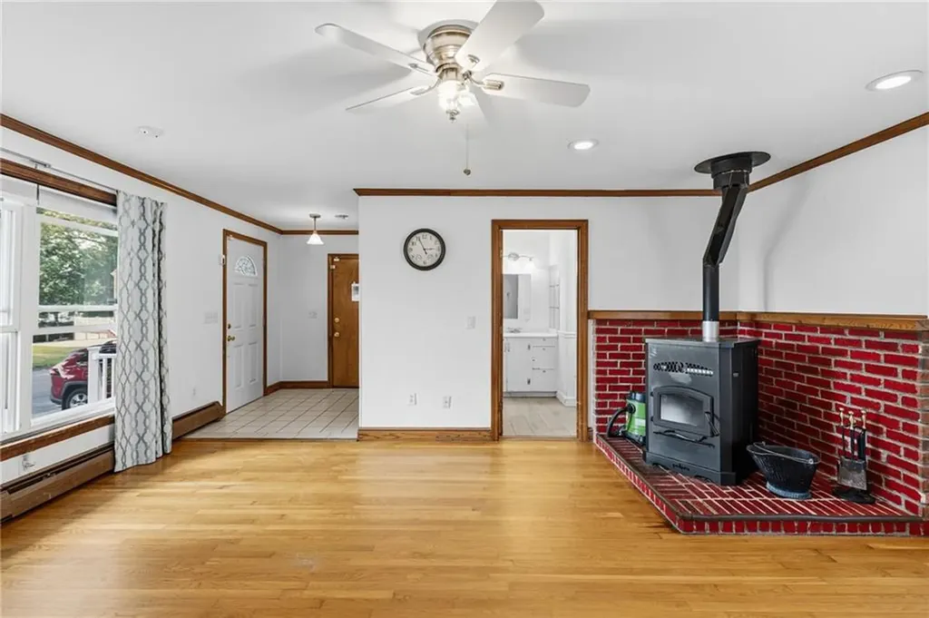 36 Holly Lane Tiverton RI 02878