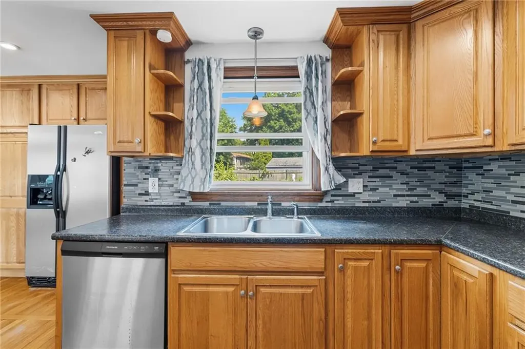 36 Holly Lane Tiverton RI 02878